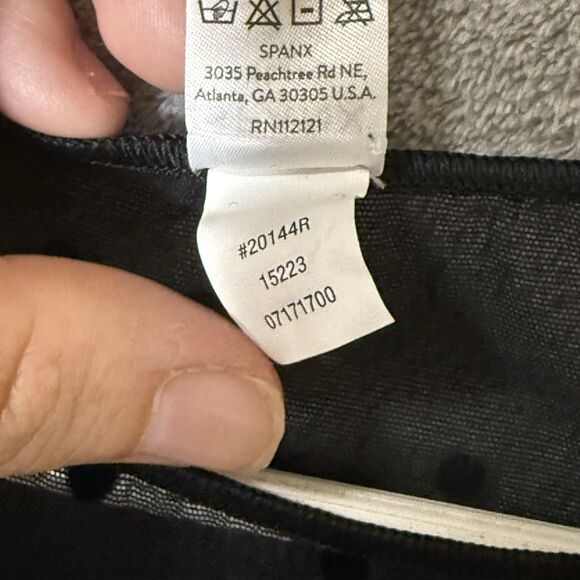 NWT Spanx Bodysuit XL Smoothing Mesh Flocked Polka Dot Layered Smooth Black - Picture 9 of 10